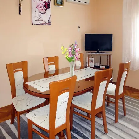 Apartment Milka - Srd413